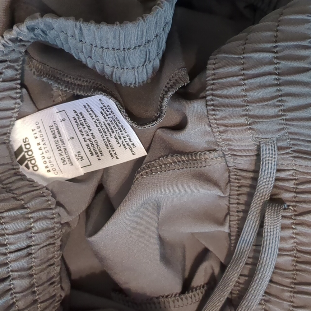 2 pockets and Elastic drawstring waistband - Picture 5 of 6